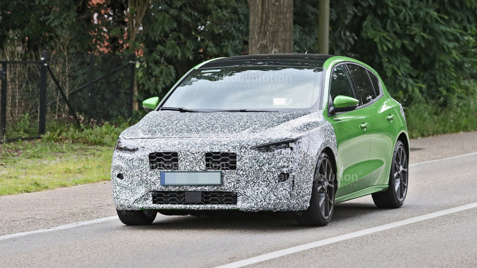 Σε κοινές δοκιμές τα ανανεωμένα Ford Focus και Focus ST